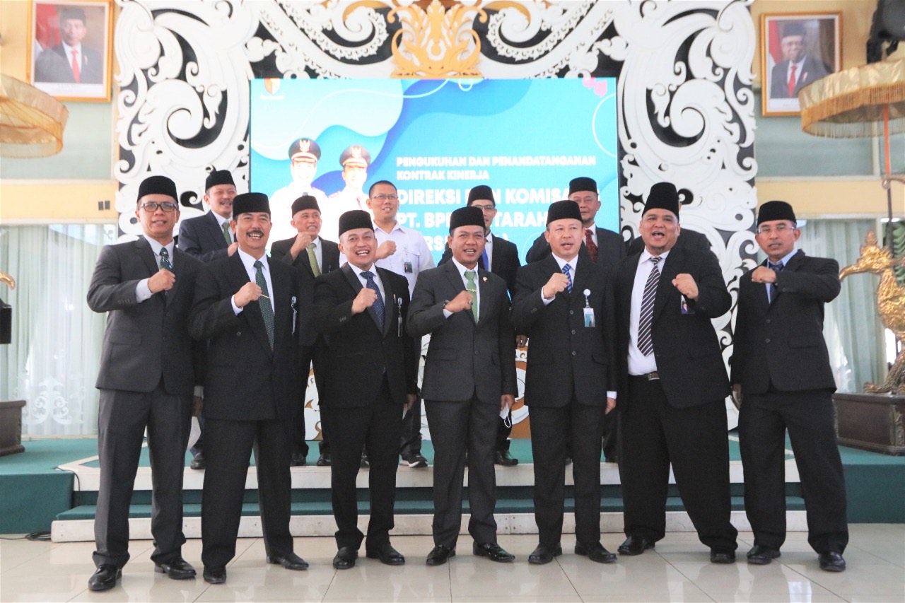Ini Jajaran Direksi PT BPR Kerta Raharja yang Dilantik Bupati Bandung